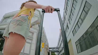 Rideable Smart Suitcase – 28 L | 13 km/h